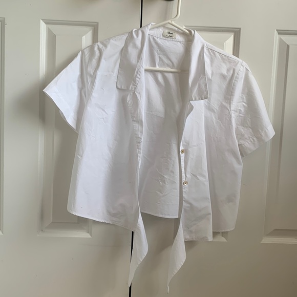 White cropped button up T-shirt with tied bottom - Picture 2 of 4